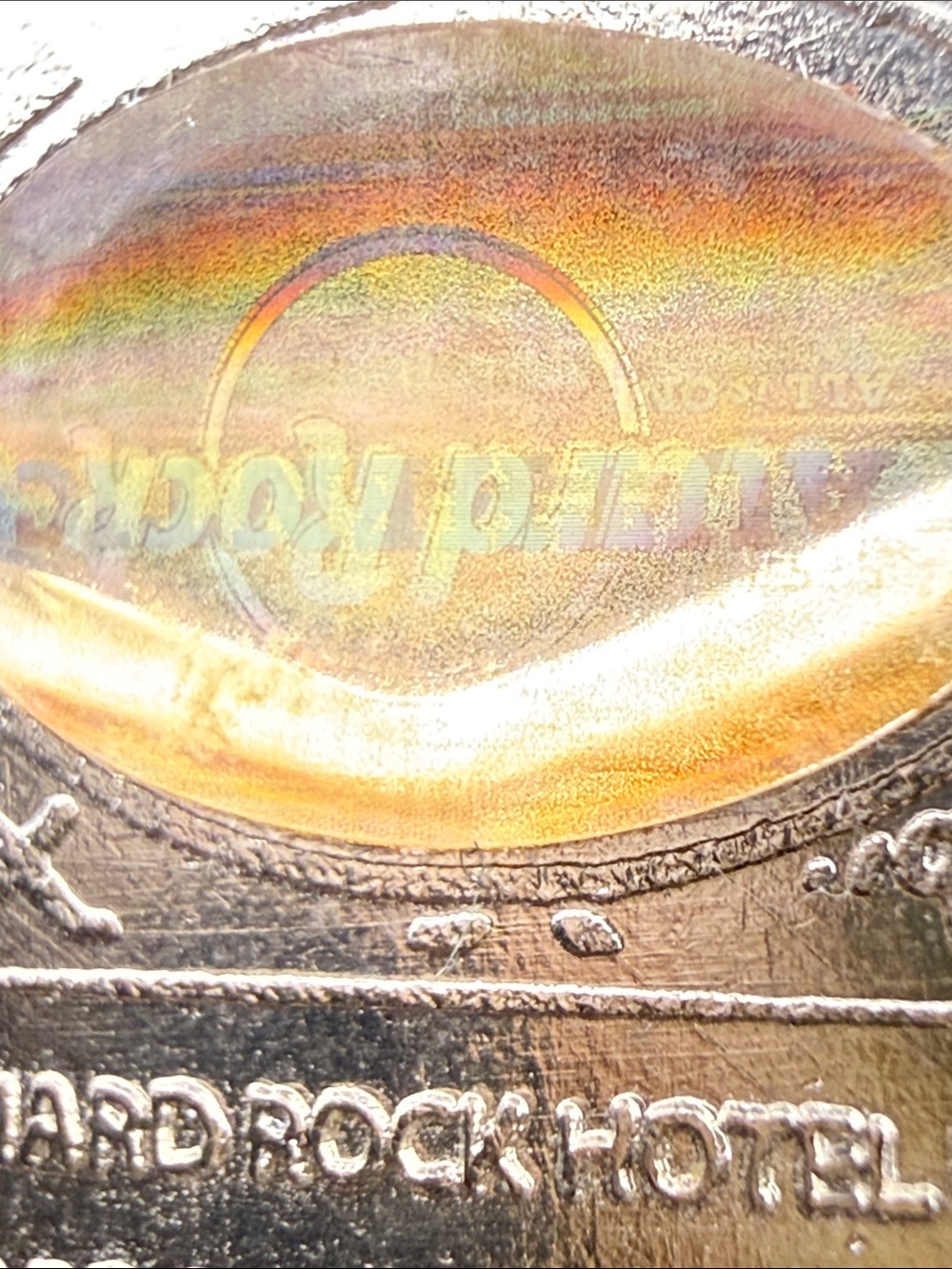 Hard Rock Cafe green blue yellow red Save The Planet Guitar Pin limited edition - Picture 15 of 15